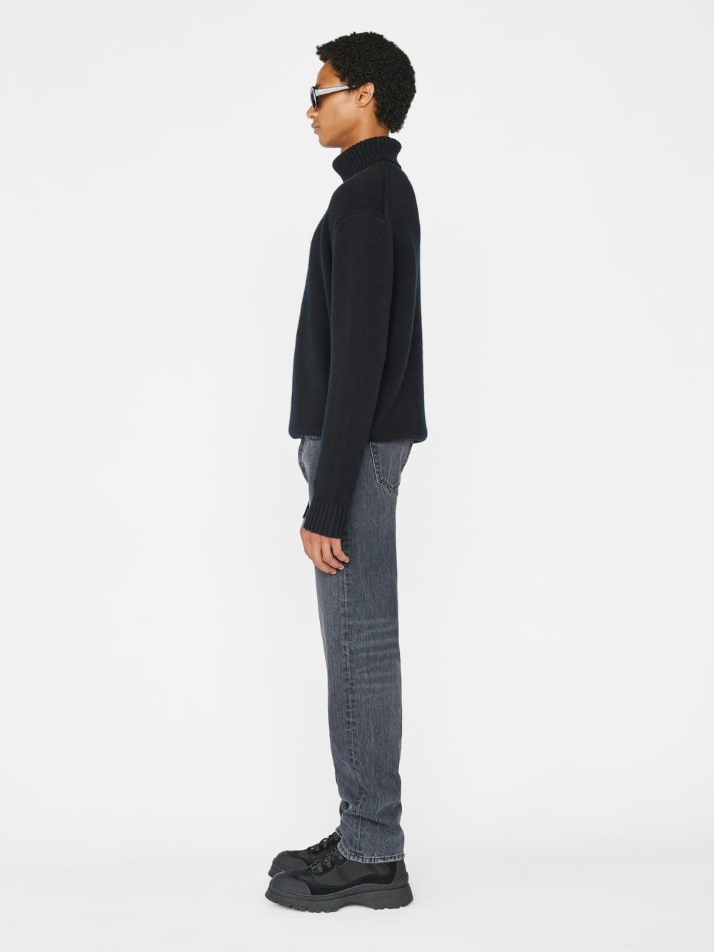 jean side view alt:fit1